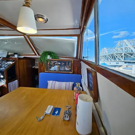 Barco Corleone ספינת מלון *