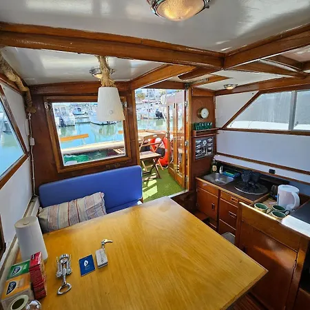 Ботель Barco Corleone Лісабон